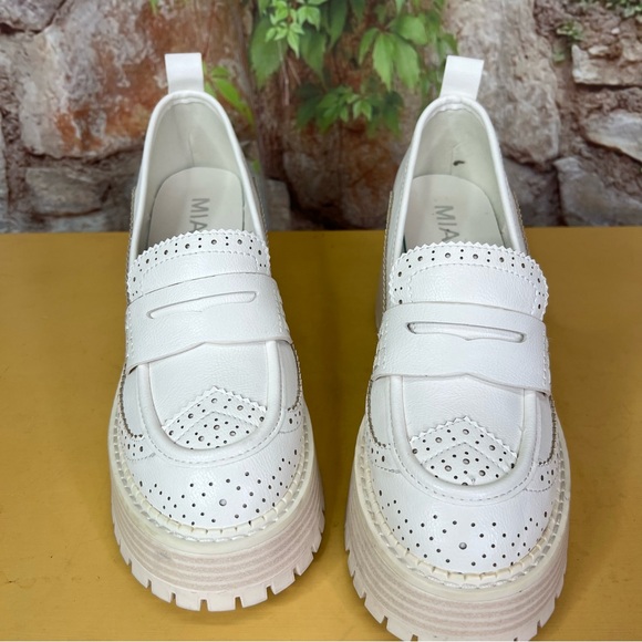 MIA Off-White Oxford Platform Loafers, 8M - Picture 7 of 13